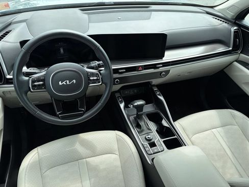 Used 2025 Kia Sorento S FWD image 12