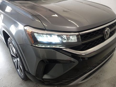 Used 2024 Volkswagen Taos SE FWD image 5