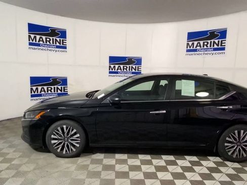 Used 2024 Nissan Altima 2.5 SV FWD image 7