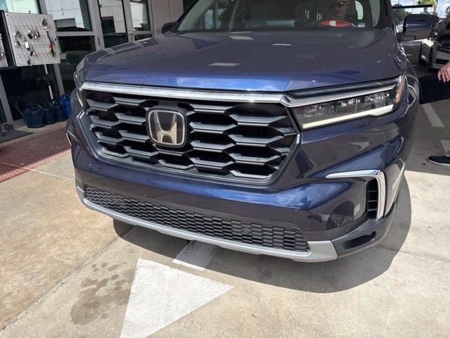 Used 2025 Honda Pilot EX-L image 3