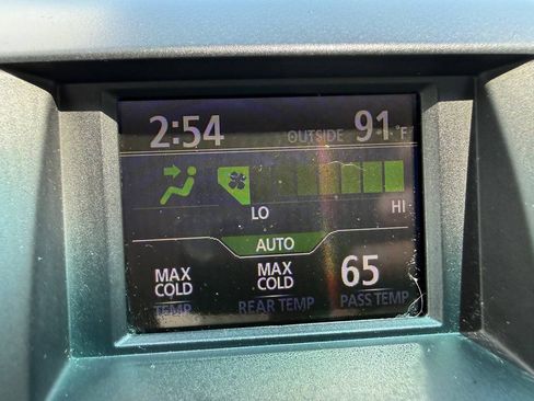 Used 2011 Toyota Highlander Limited w/ Tow Pkg AWD/4WD image 36