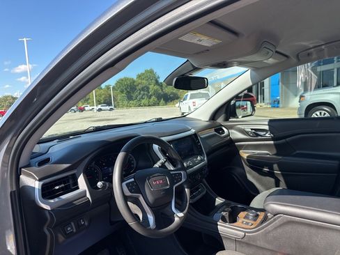 Used 2022 GMC Acadia SLE w/ Driver Convenience Package image 17