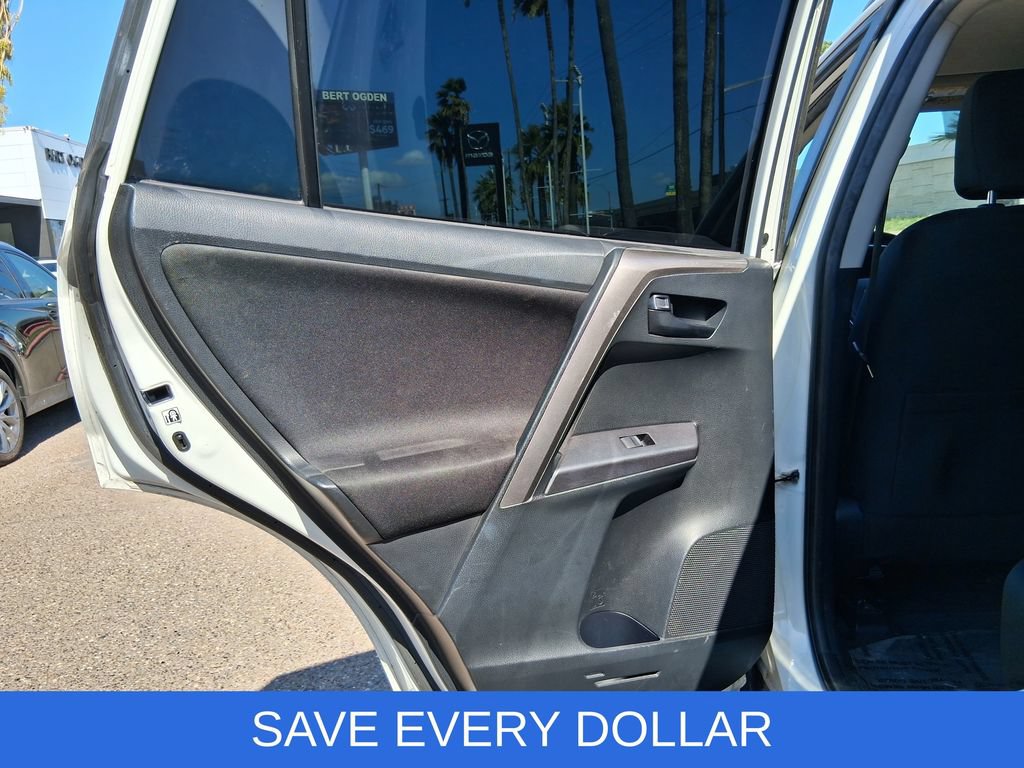 Used 2018 Toyota RAV4 LE FWD image 17