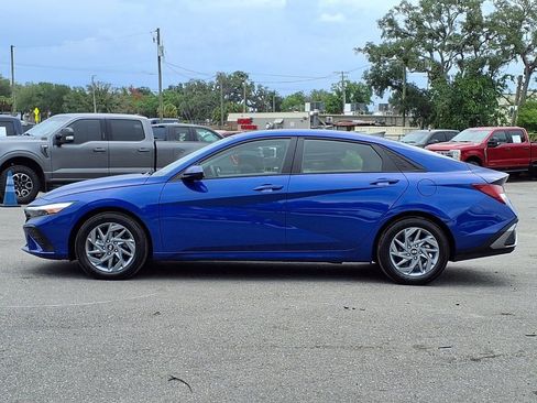 Used 2025 Hyundai Elantra Hybrid FWD image 4