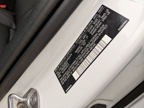 Certified 2025 Volvo XC40 B5 Ultra w/ Climate Package image 30