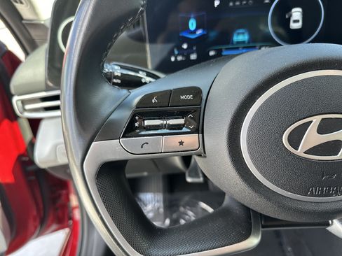 Used 2025 Hyundai Elantra Limited FWD image 19