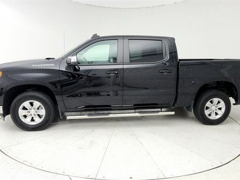 Used 2021 Chevrolet Silverado 1500 LT image 2