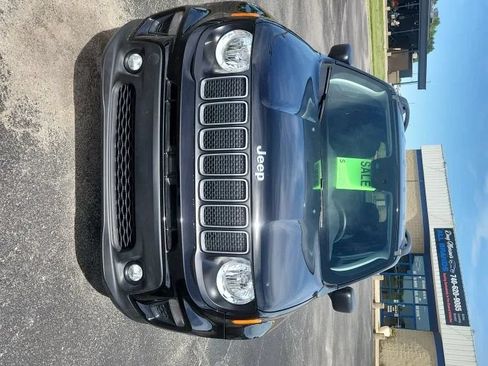 Used 2022 Jeep Renegade Latitude w/ Convenience Group AWD/4WD image 2