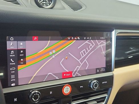 Used 2026 Porsche Macan image 16