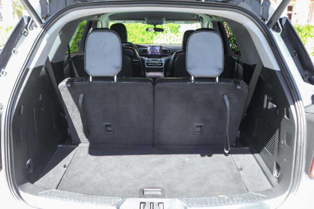 Used 2023 Ford Explorer XLT w/ Equipment Group 202A RWD image 8