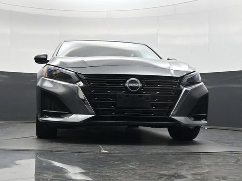 Used 2025 Nissan Altima 2.5 SV FWD image 41