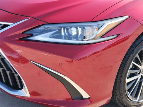 Used 2025 Lexus ES 300h w/ Premium Package image 6