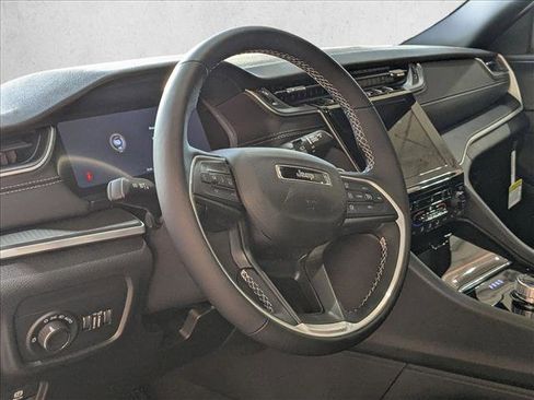 New 2025 Jeep Grand Cherokee L Altitude image 3
