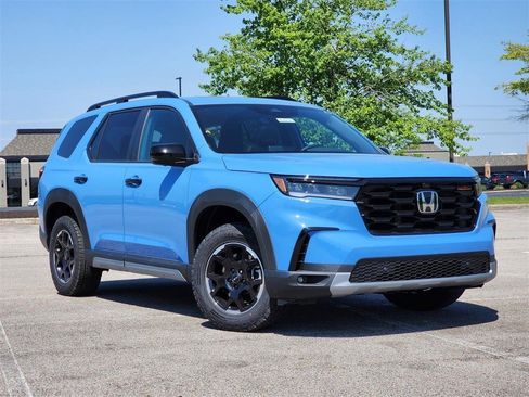 Certified 2025 Honda Pilot TrailSport image 2