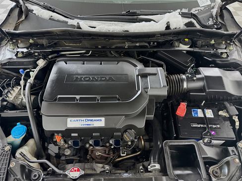 Used 2016 Honda Accord Touring image 10