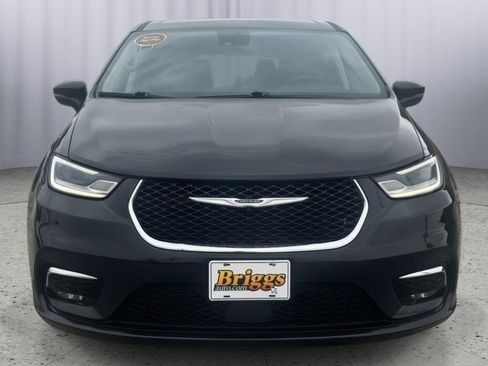 Used 2023 Chrysler Pacifica Touring-L FWD image 9
