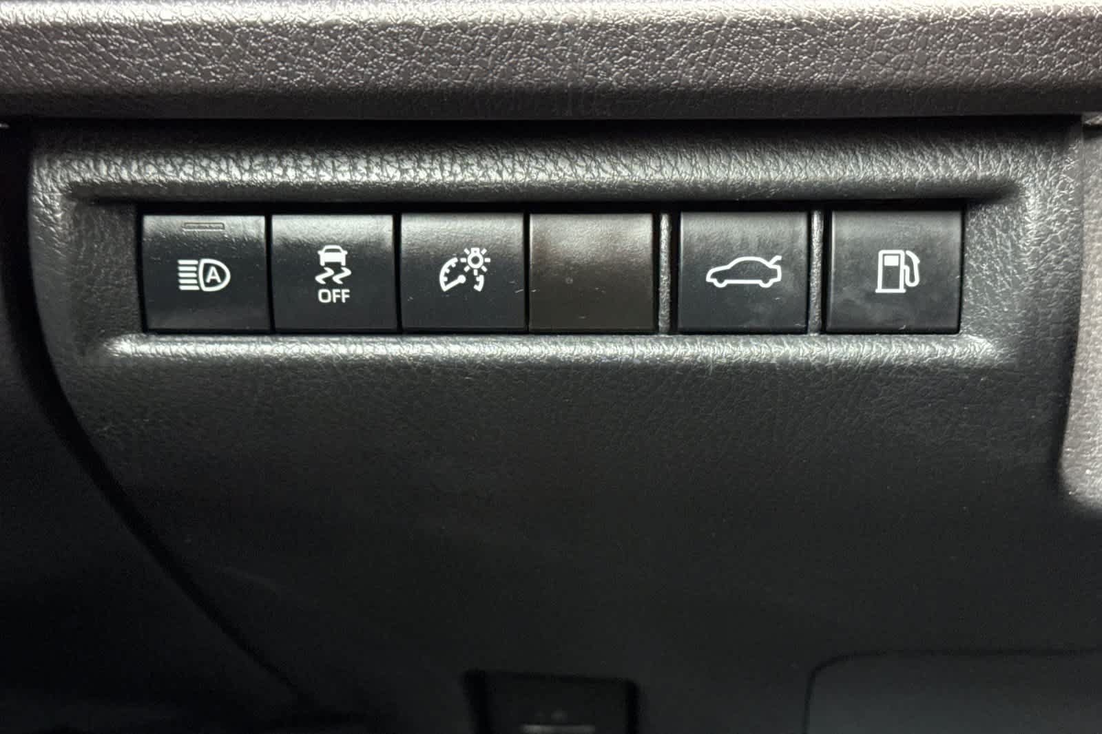 Used 2025 Toyota Camry LE FWD image 29