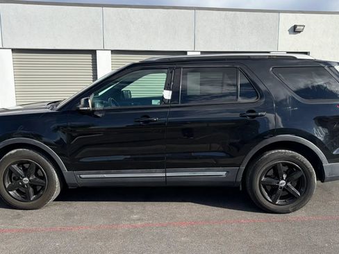 Used 2016 Ford Explorer XLT w/ Equipment Group 202A FWD image 2