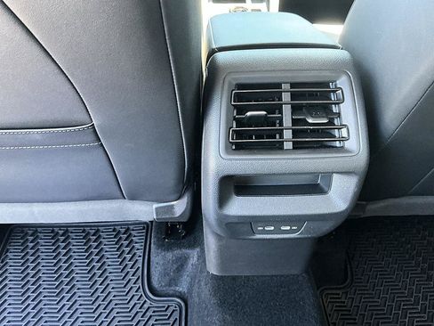 Used 2025 Volkswagen Tiguan SE FWD image 26