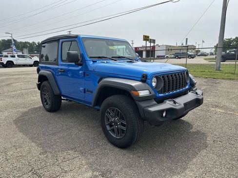 Used 2025 Jeep Wrangler Sport AWD/4WD image 11