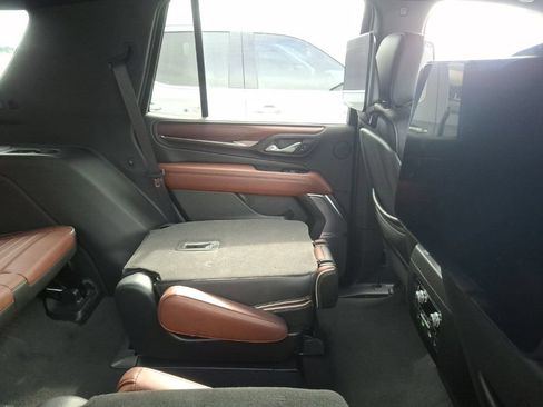 Used 2023 GMC Yukon Denali Ultimate AWD/4WD image 12