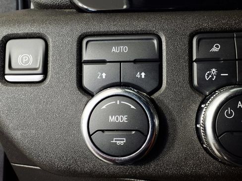 Used 2025 GMC Sierra 1500 SLT AWD/4WD image 17