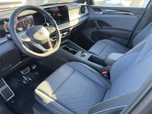 New 2026 Volkswagen Tiguan SE R-Line image 11