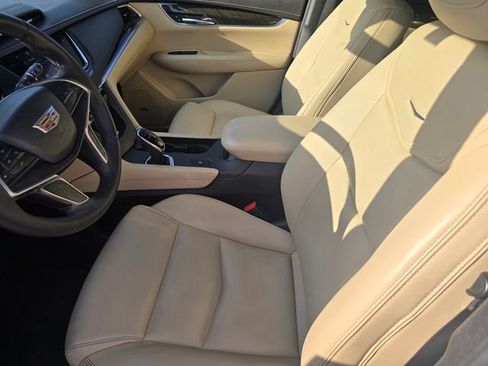 Used 2017 Cadillac XT5 FWD image 21