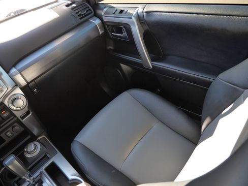 Used 2019 Toyota 4Runner SR5 Premium image 11