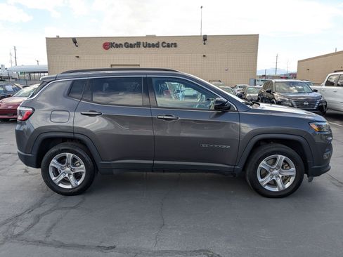 Used 2024 Jeep Compass Latitude AWD/4WD image 2