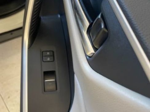 Used 2022 Toyota RAV4 XLE Premium FWD image 16