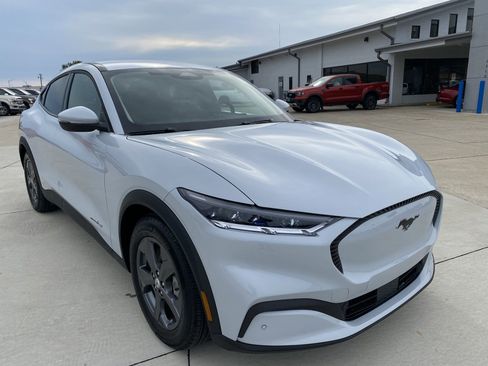 Used 2021 Ford Mustang Mach-E Select image 9