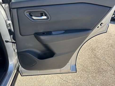 Used 2024 Nissan Rogue SV image 16