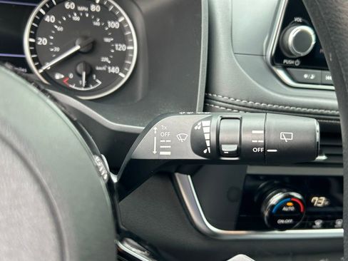 Used 2023 Nissan Rogue SV FWD image 19