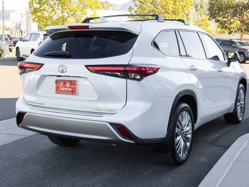 Used 2023 Toyota Highlander Platinum image 5