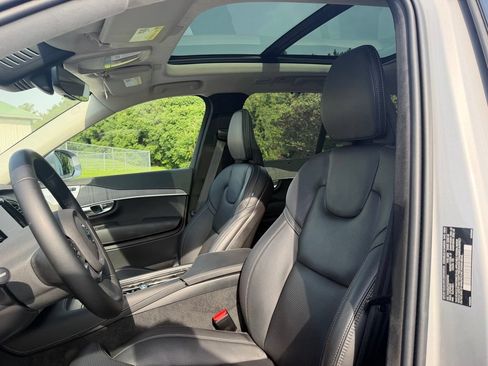 Used 2025 Volvo XC90 T8 Ultra AWD/4WD image 11