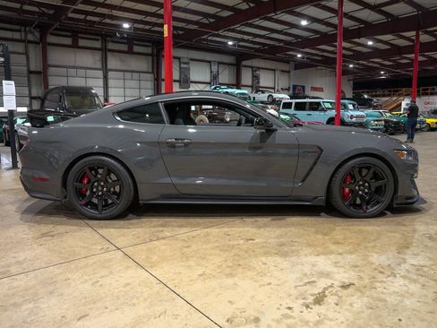 Used 2018 Ford Mustang Shelby GT350R w/ GT350R Equipment Group 920A RWD image 10