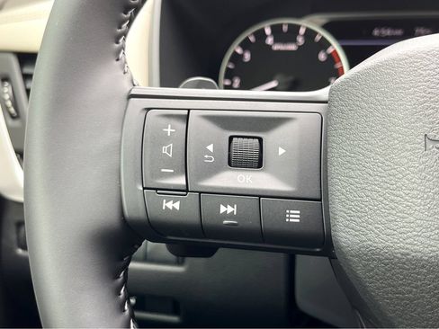 Used 2025 Nissan Rogue SV FWD image 20