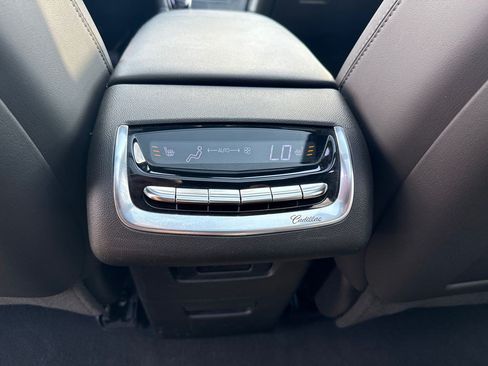 Used 2020 Cadillac XT6 Premium Luxury AWD/4WD image 17