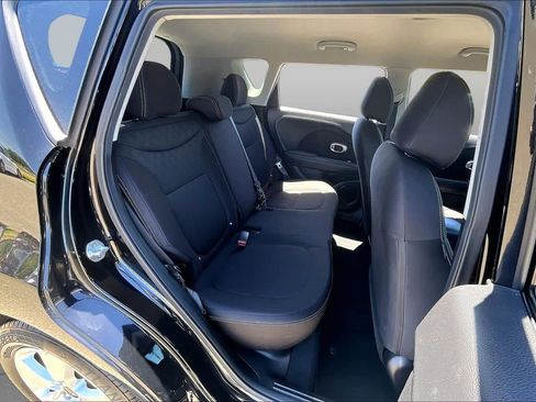 Used 2017 Kia Soul FWD image 19
