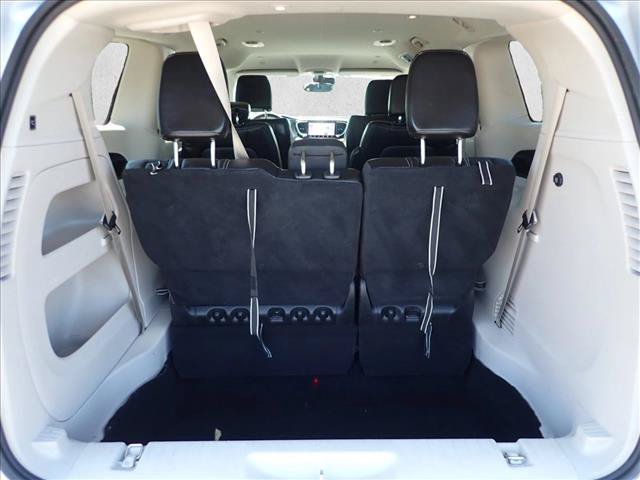 Used 2023 Chrysler Pacifica Touring-L AWD/4WD image 8