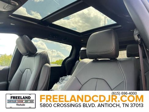 New 2026 Chrysler Pacifica Select image 24