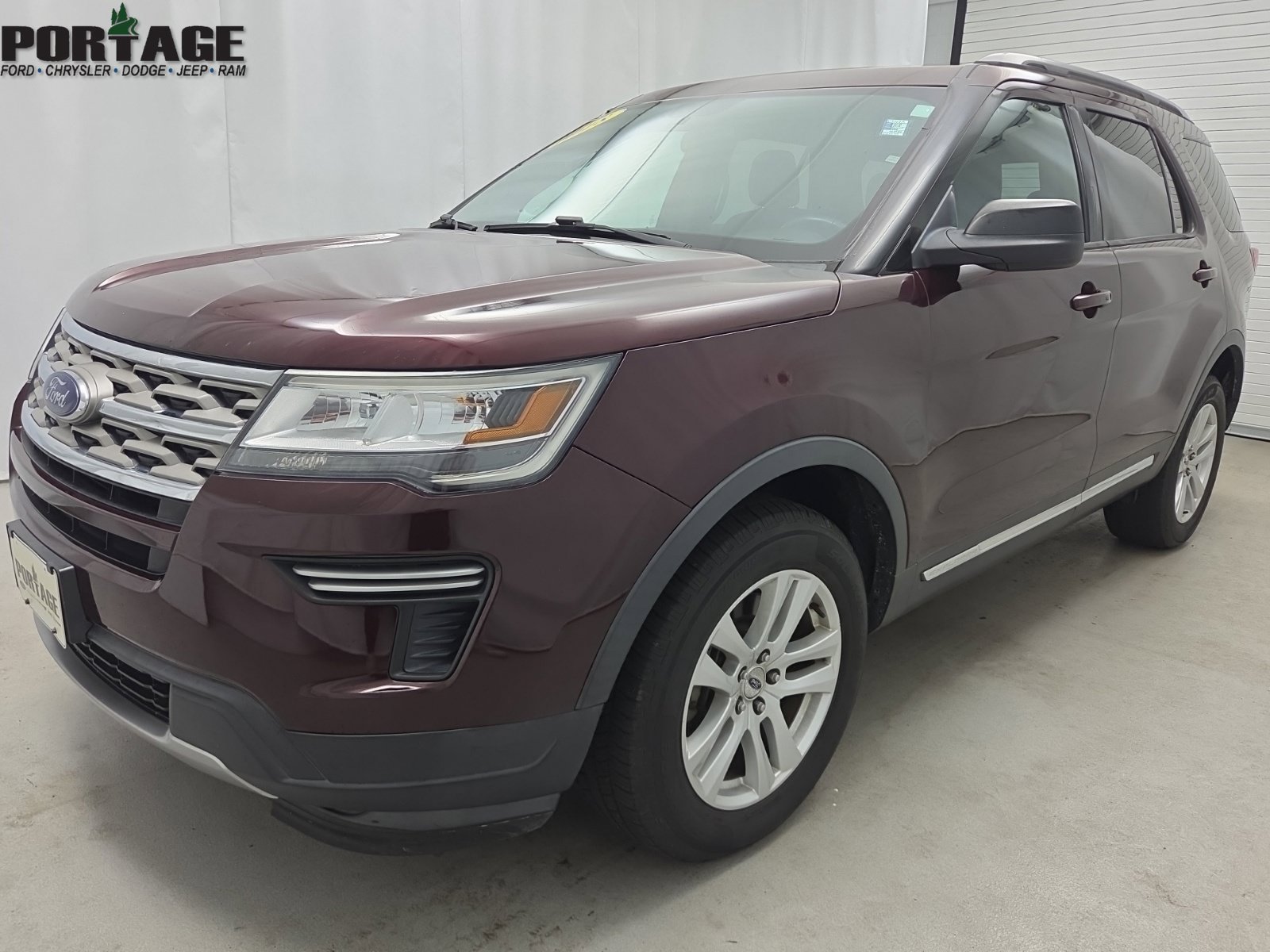 Used 2018 Ford Explorer XLT AWD/4WD image 3