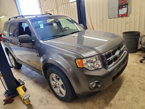 Used 2011 Ford Escape XLT w/ 203A Rapid Spec Order Code AWD/4WD image 16
