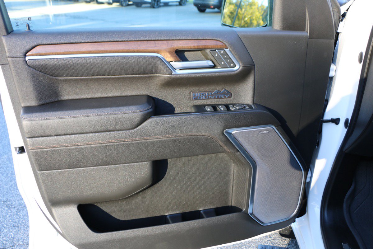 Used 2023 Chevrolet Silverado 1500 High Country w/ High Country Premium Package AWD/4WD image 16