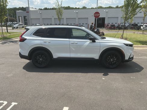 Used 2024 Honda CR-V Sport image 11