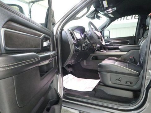 Used 2025 RAM 2500 Laramie AWD/4WD image 9