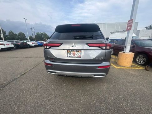 Used 2024 Mitsubishi Outlander 4WD Plug-In Hybrid image 4