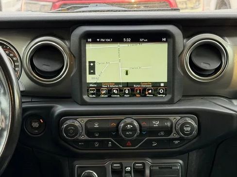 Used 2020 Jeep Wrangler Unlimited Sahara w/ Uconnect 4C Nav & Sound Group AWD/4WD image 15