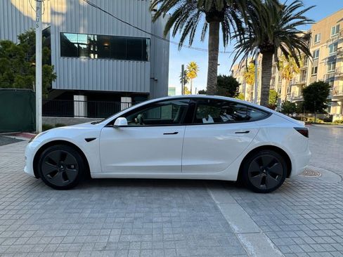 Used 2022 Tesla Model 3 Standard Range image 5